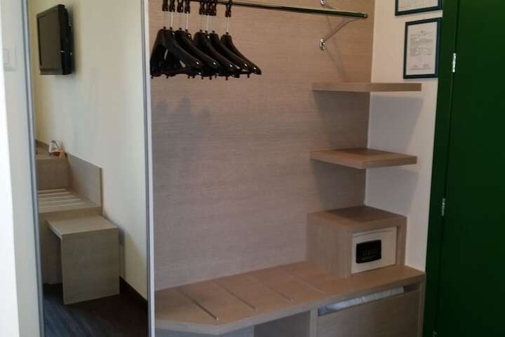 Room 6 of 55
