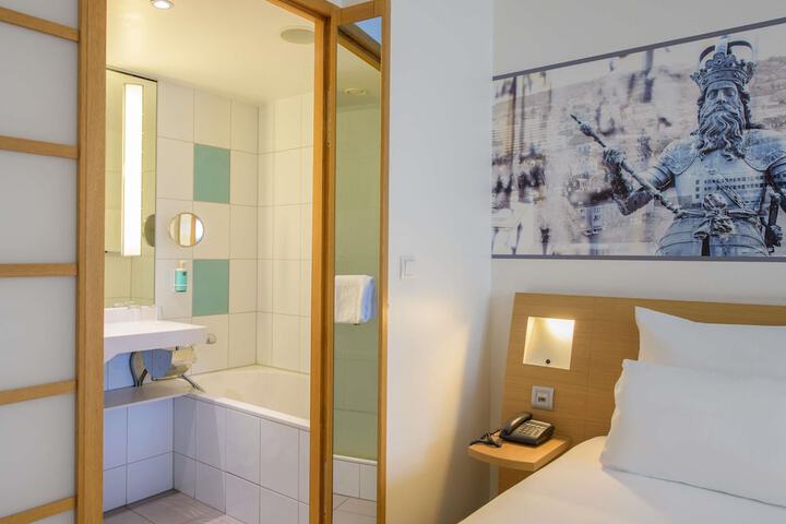 Room 35 of 114