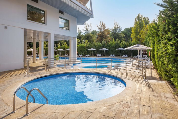 Pools & Facilities