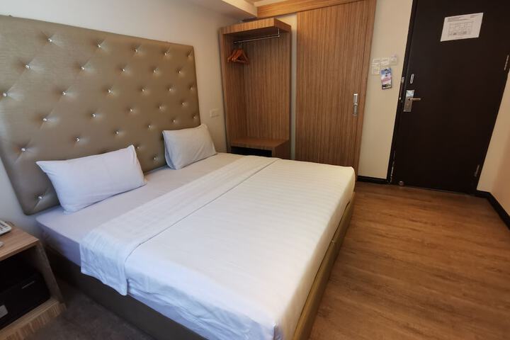 Room 6 of 31