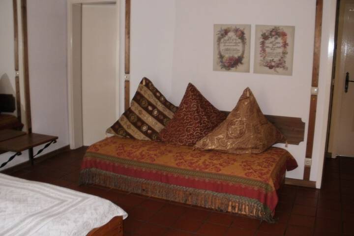 Room 9 of 27