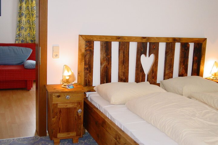 Room 3 of 28