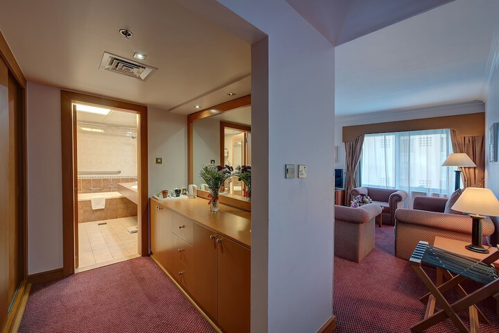 Room 13 of 34