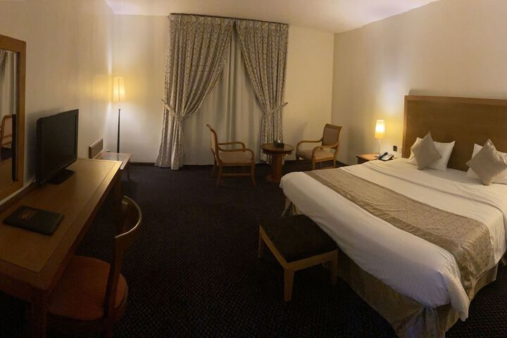 Room 10 of 12