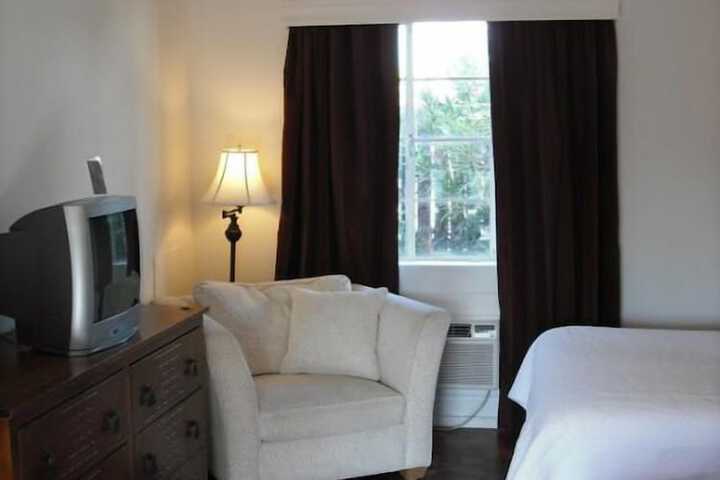 Room 12 of 38