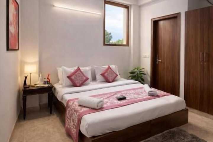Room 6 of 37
