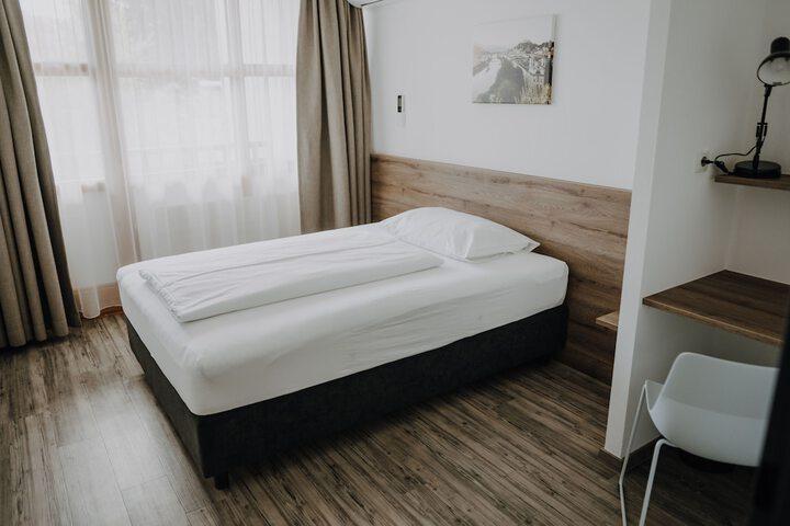 Room 11 of 38