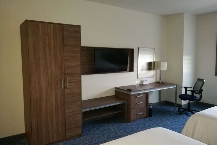 Room 6 of 87