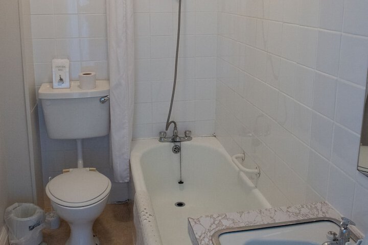 Room 19 of 28