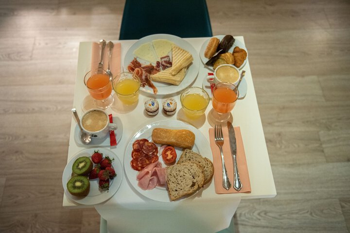 Breakfast/Coffee Service 34 of 47