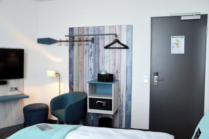 Room 12 of 74