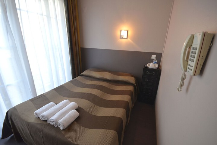 Room 9 of 38