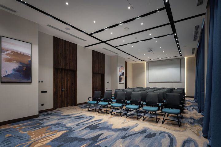 Business Center 48 of 55