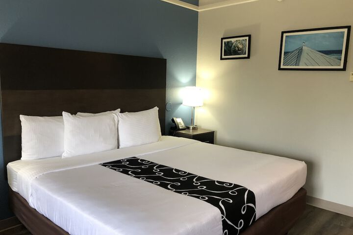 1 King Bed (23 of 36)