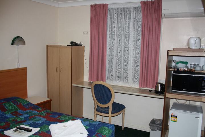 Room 8 of 34
