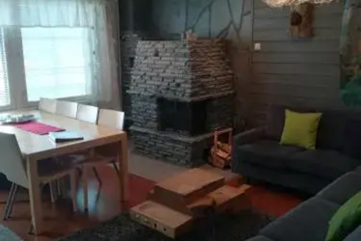 Room 9 of 11