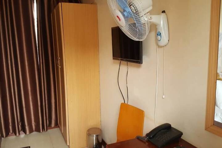 Room 4 of 14