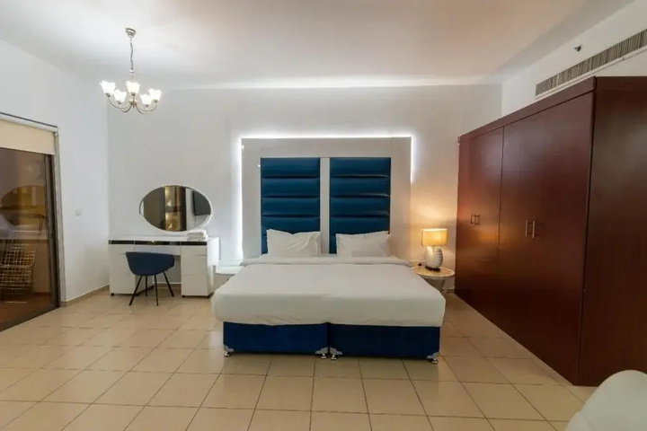 Room 4 of 17