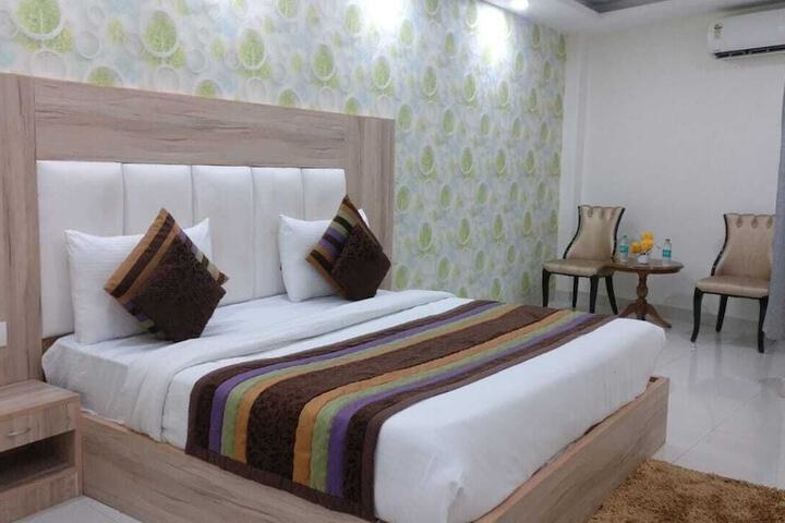 Room 2 of 7