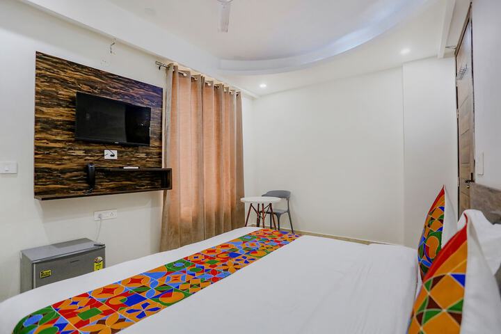 Room 15 of 33