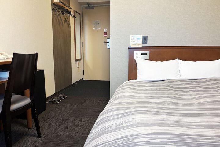 Room 7 of 27