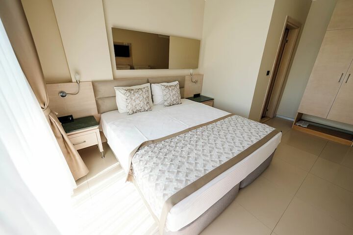 Room 3 of 44