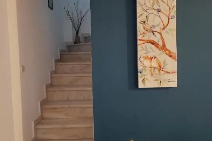 Room 10 of 14