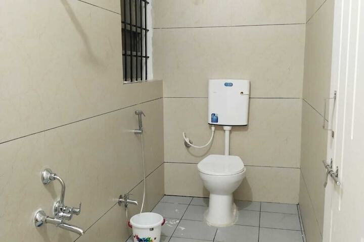 Room 14 of 18