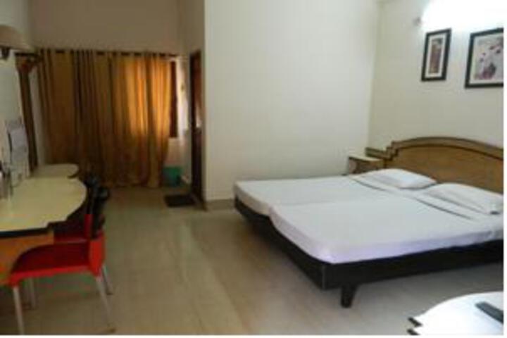 Hotel Priya