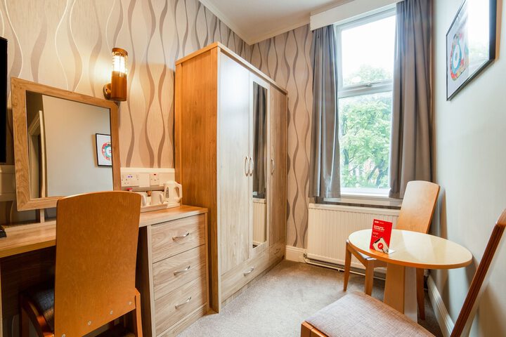 Room 15 of 118