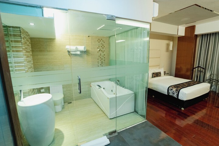 Room 35 of 49