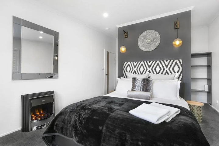 Room 2 of 17