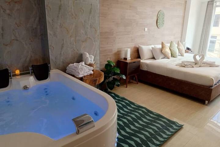 Room 9 of 28