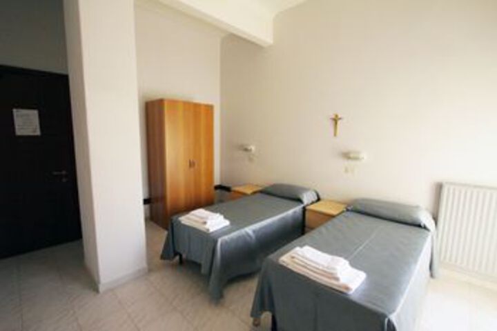 Room 17 of 40
