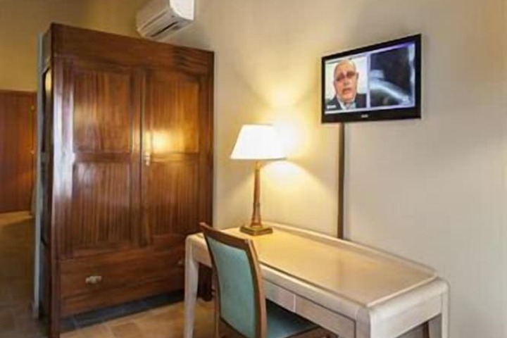 Room 32 of 51