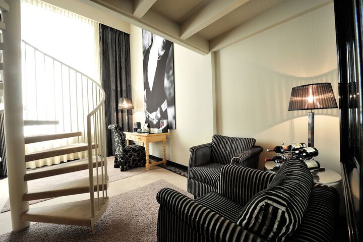 Room 33 of 80
