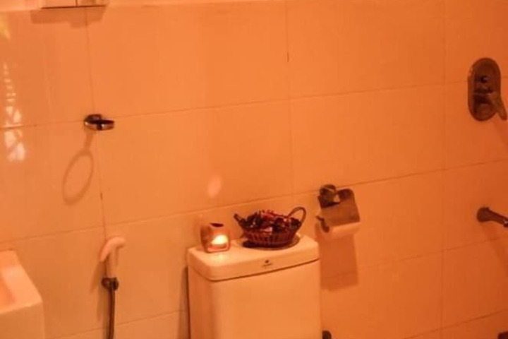 Room 7 of 13