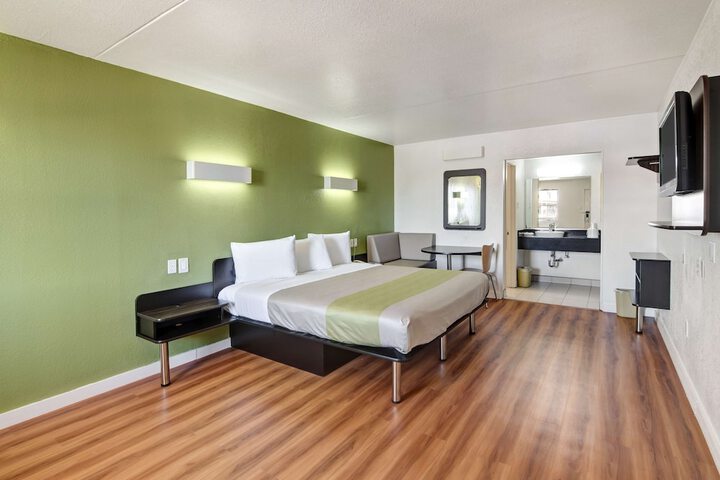 1 King Bed (7 of 11)