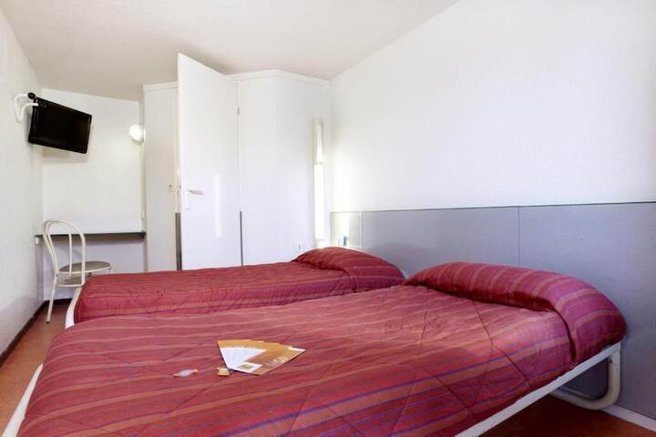 Room 5 of 25