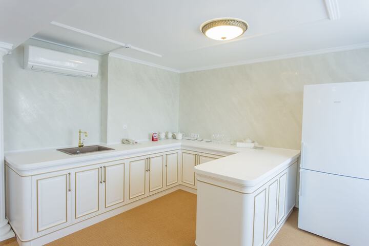 Private kitchenette