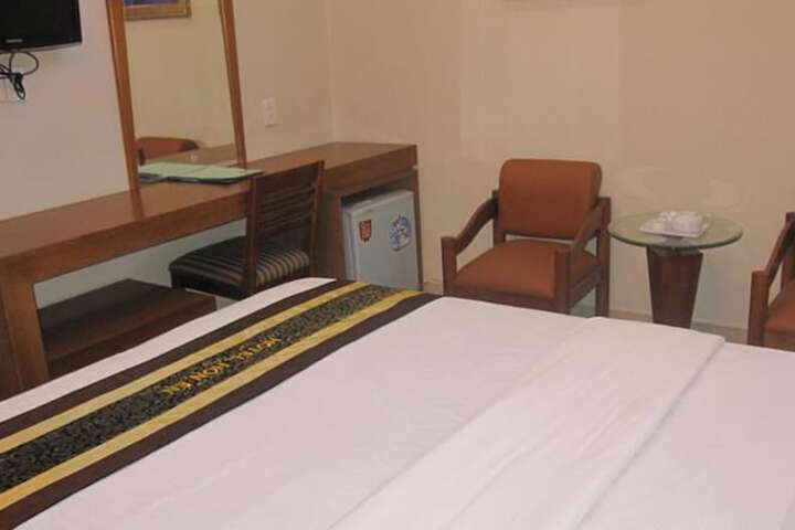 Room 13 of 27