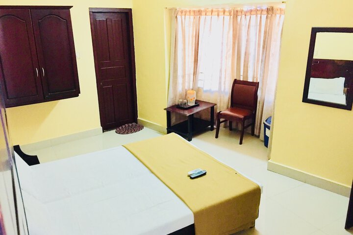 Room 5 of 18