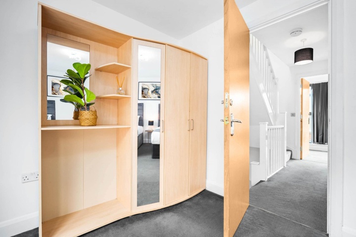 Modern Townhouse Close to Birmingham City Centre