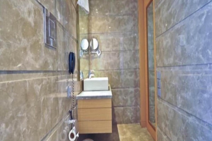 Room 16 of 25