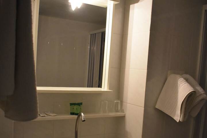 Room 17 of 39