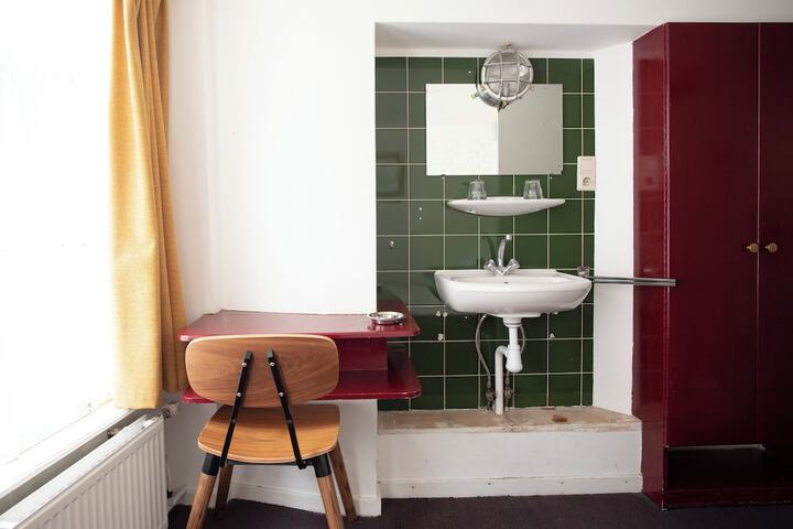 Room 35 of 78