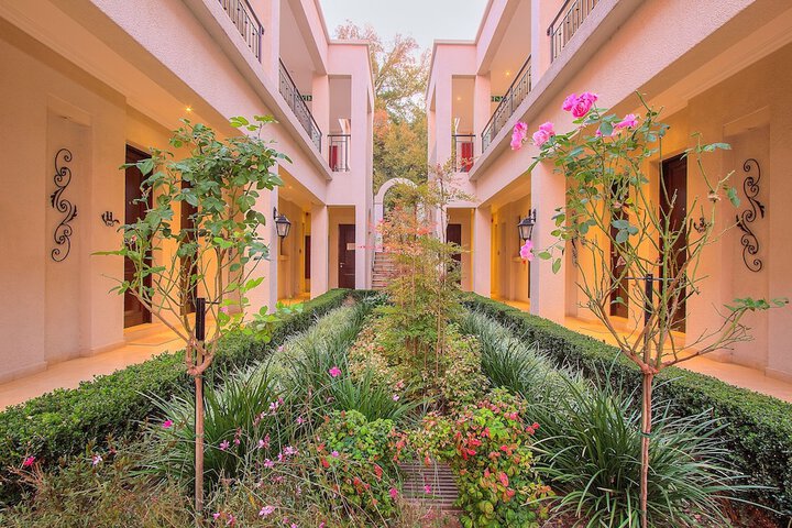 Hotel Exterior 66 of 76