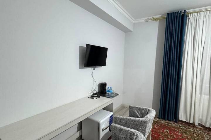 Room 6 of 16