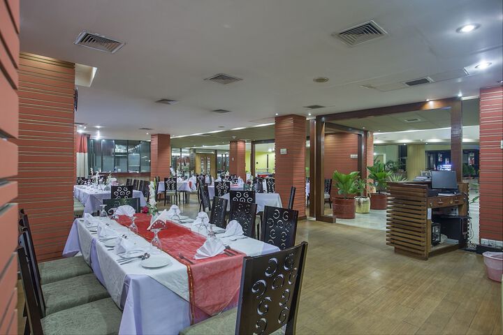 Dining 37 of 65