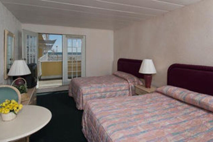 Room 8 of 11